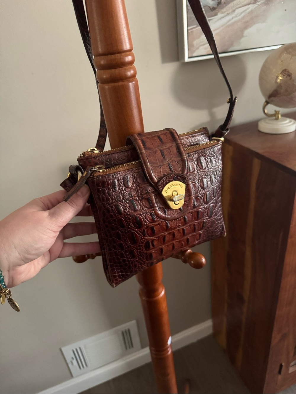 Vintage Brahmin Brown Crocodile Embossed Leather Crossbody Shoulder Bag Purse - Picture 2 of 10
